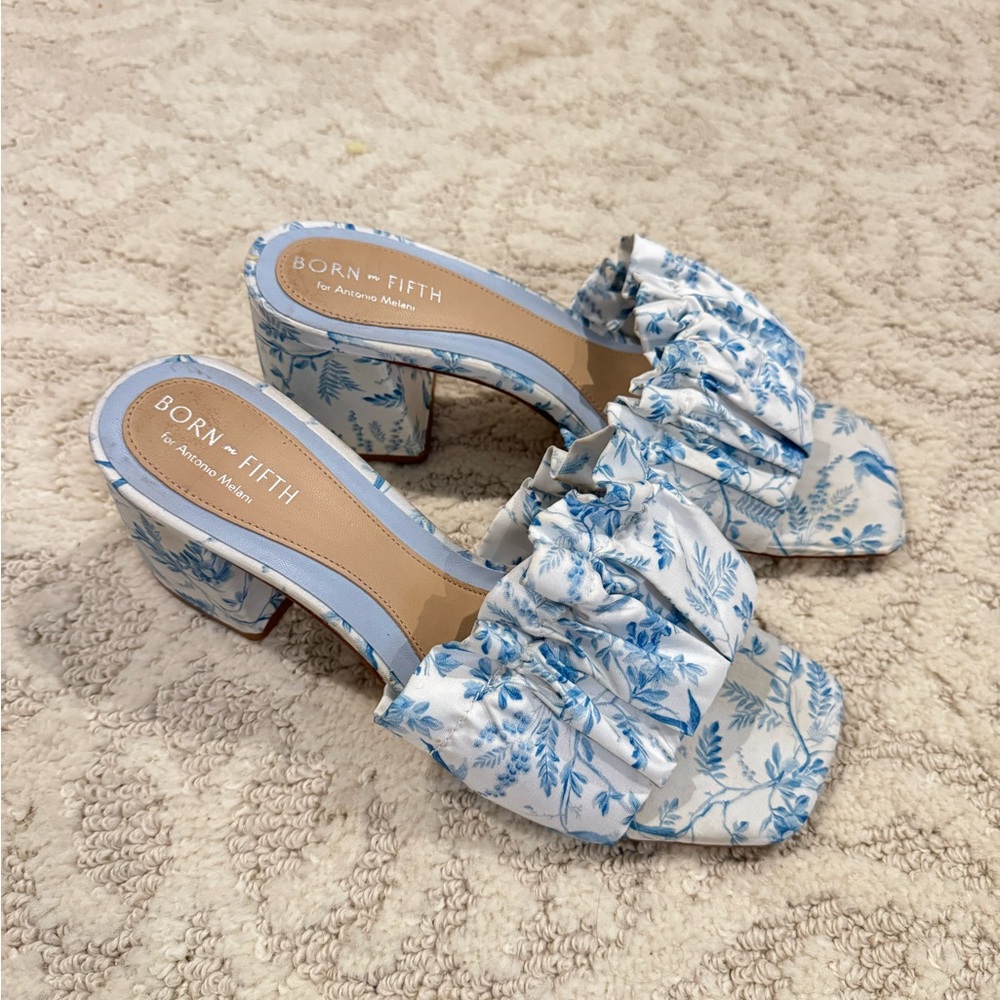 Born Fifth‎ Blue Floral Toile Block Heel Sz 7.5 Ruffle Strap Slide Sandals